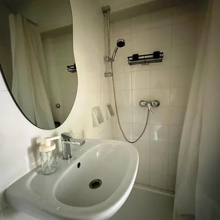 Plutus And With Free Parking Apartment