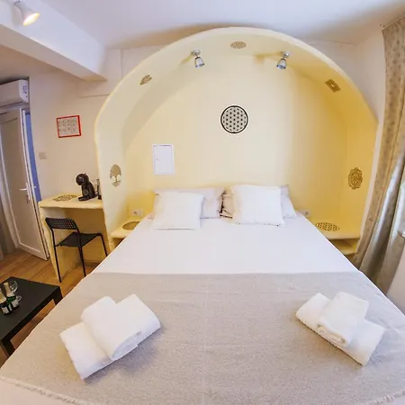 Апартаменты Plutus And With Free Parking *