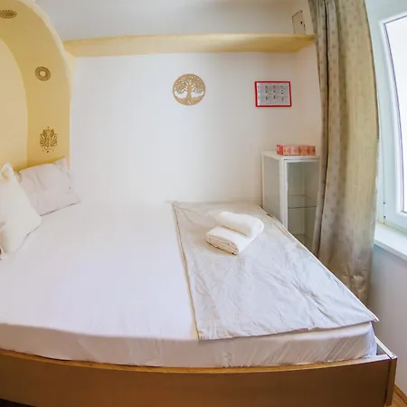 Plutus And With Free Parking Apartment *
