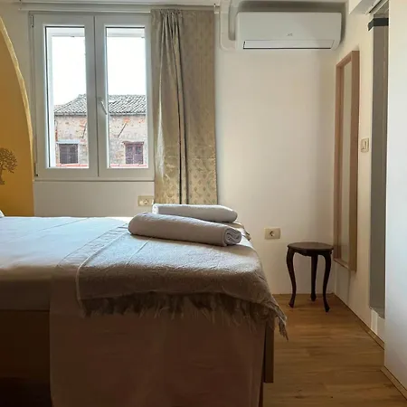 Plutus And With Free Parking Apartment