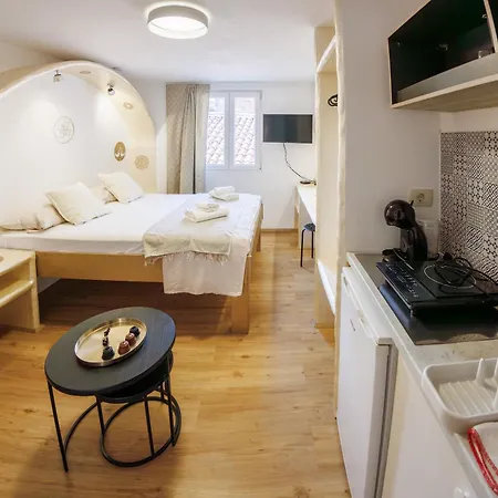 Апартаменты Plutus And With Free Parking