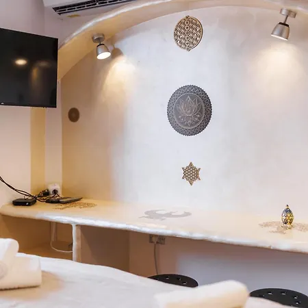 Апартаменты Plutus And With Free Parking *