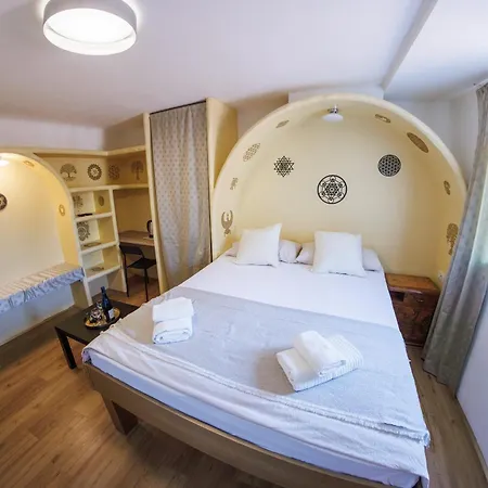 Plutus And With Free Parking Capodistria