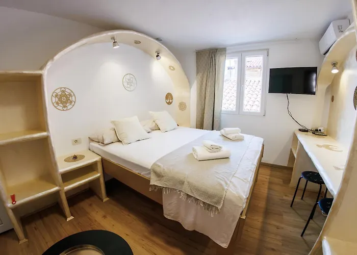 Plutus And With Free Parking Appartement