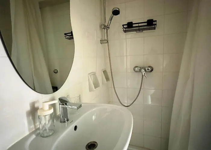 Plutus And With Free Parking Apartment