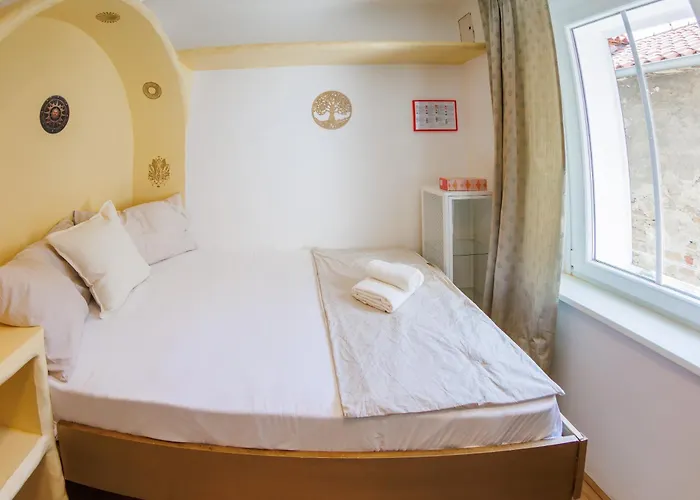 Plutus And With Free Parking Apartment *